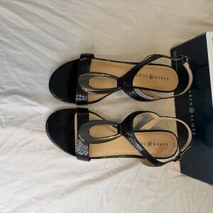 Karen Scott Black T-Strap Heeled Sandals with Silver Oval Accent